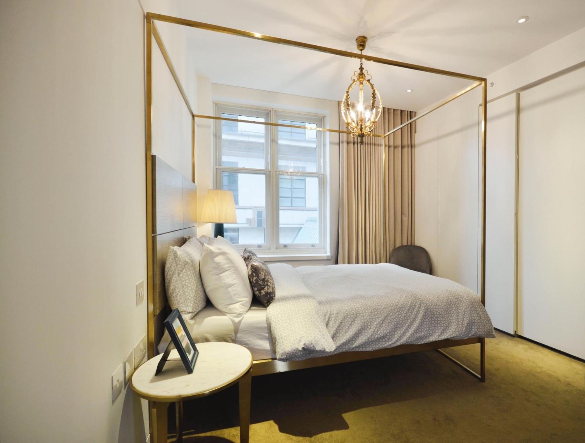 Soho West End Апартаменты *